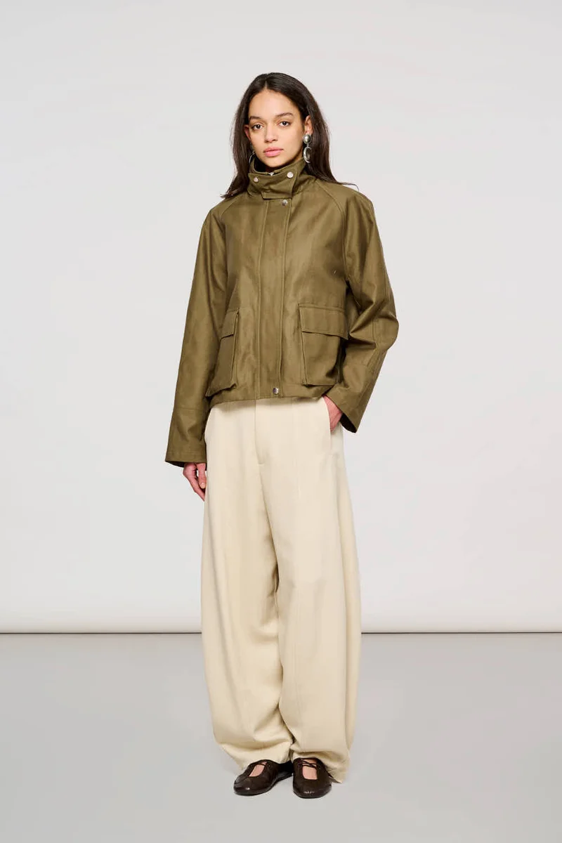 5600 Antwerp Boxy Jacket in Waxed Cotton Dark Olive