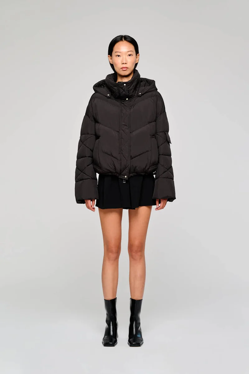 9327 BOMBER TRAPUNTATO CON CAPPUCCIO REMOVIBILE IN NYLON NERO