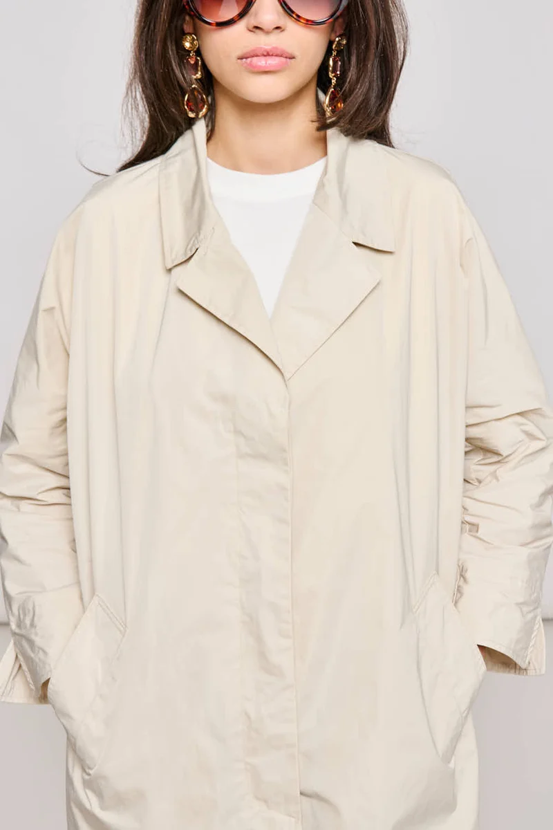 0700 Brera Raincoat in Memory Bone White