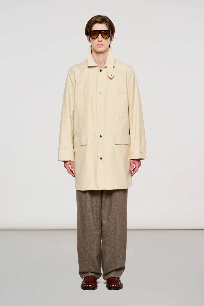 1200 York Raincoat in Waxed Cotton Bone White