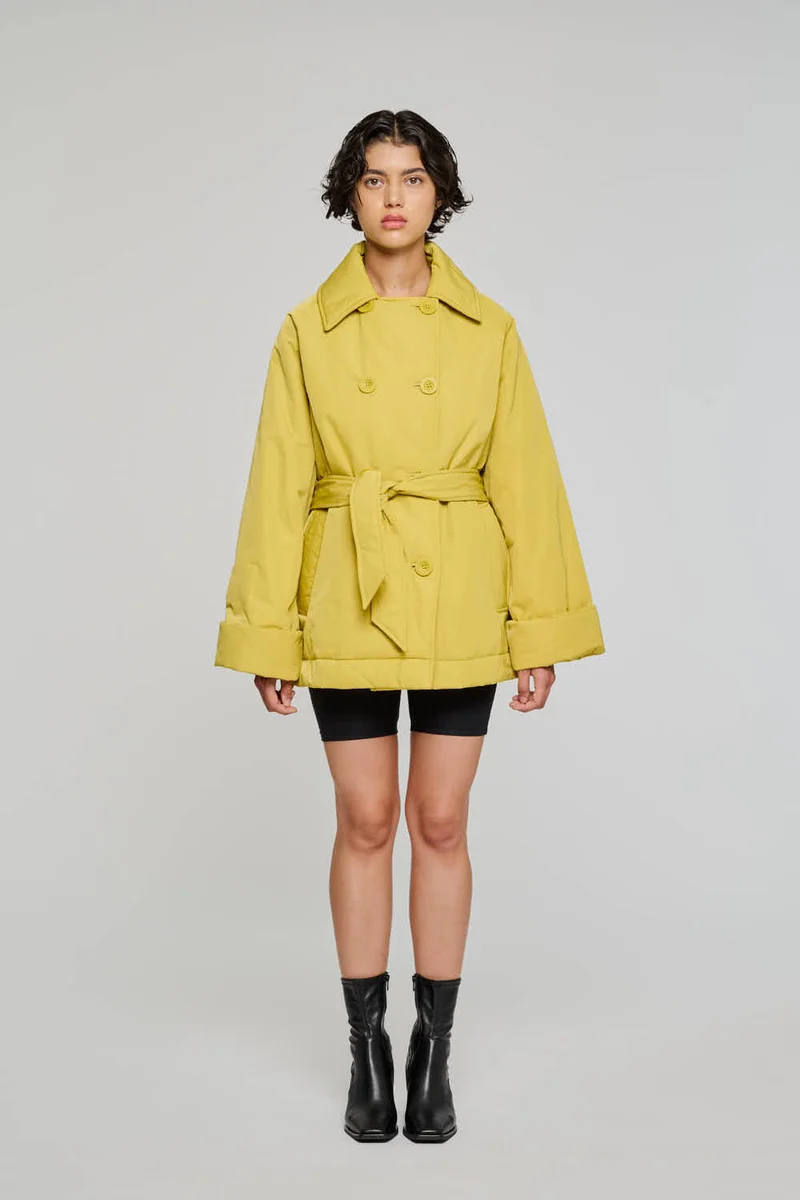 9313 GIACCA DOPPIOPETTO CORTA CON CINTURA IN NYLON GIALLO