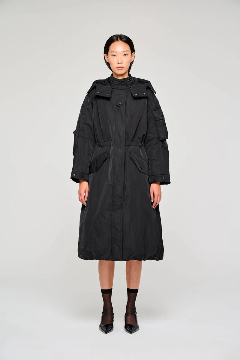 9315 PIUMINO LUNGO IN NYLON IDROREPELLENTE CON COULISSE NERO