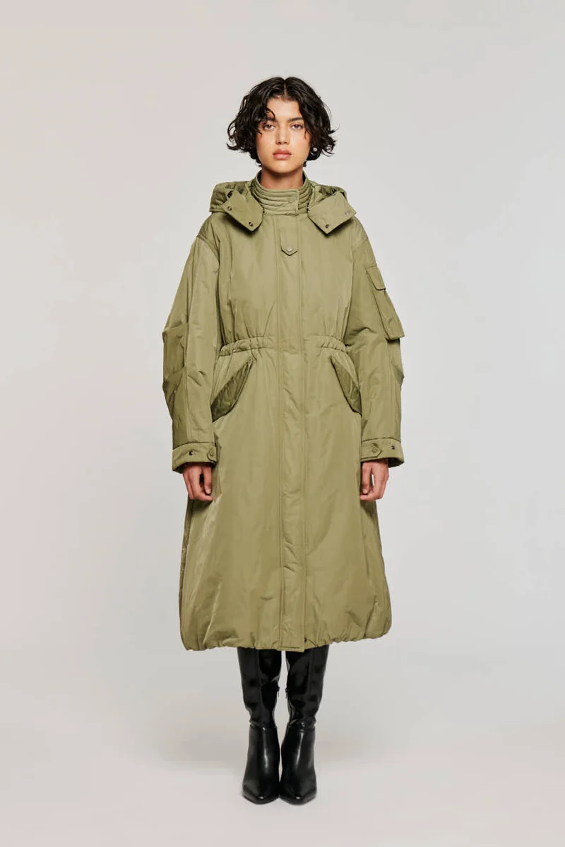 9315 PIUMINO LUNGO IN NYLON IDROREPELLENTE CON COULISSE VERDE MILITARE