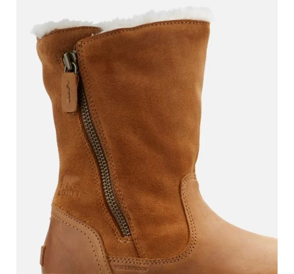 Emelie fold over W