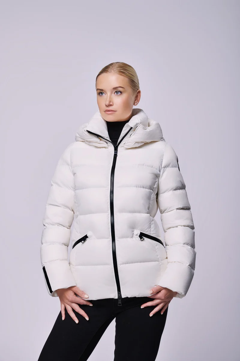EIRA | WHITE & BLACK