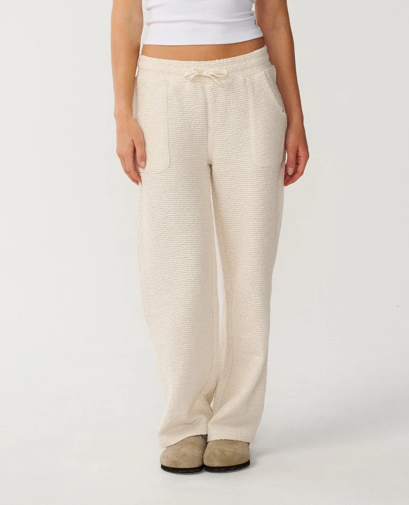 Textured comfort for cool evenings. The Cala Nights Textured Pant features a unique cotton-poly bouclette knit with a contrast drawcord. Cozy, relaxed, and stylish.